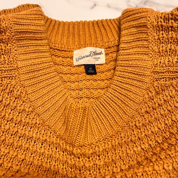 Universal Thread Sweater - Picture 4 of 4